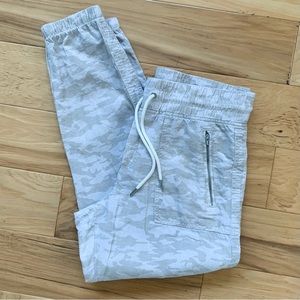 Athleta Cabo Tide Linen Jogger Tan Camo Print Casual Drawstring Pants Size 8
